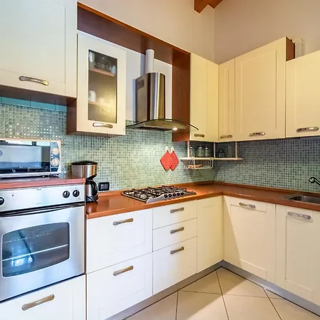 Modern In Sal With Swimming Pool דירה סאלו