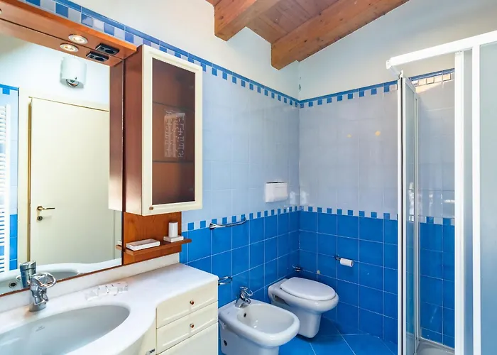 Modern In Sal With Swimming Pool דירה