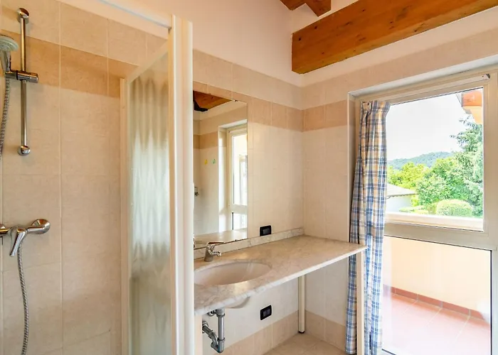 Modern In Sal With Swimming Pool * סאלו