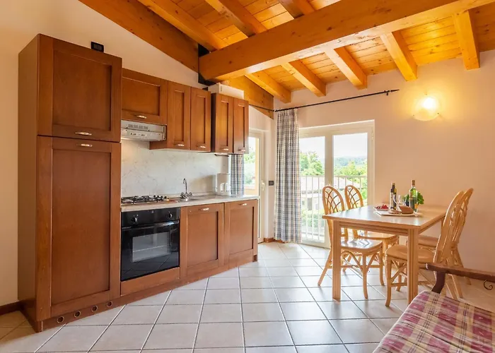 Modern In Sal With Swimming Pool דירה