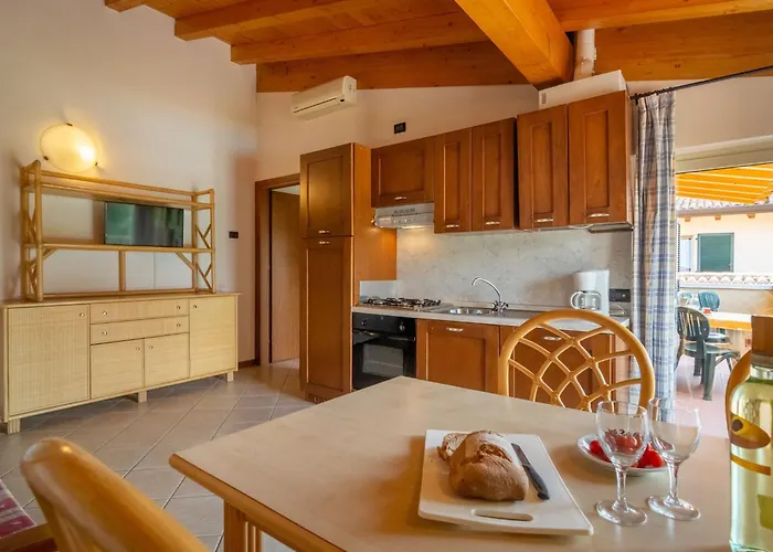 Modern In Sal With Swimming Pool * סאלו