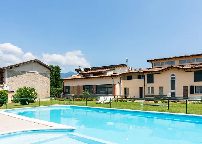 Modern In Sal With Swimming Pool דירה