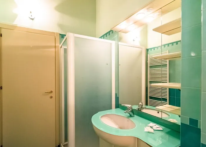 Modern In Sal With Swimming Pool דירה *