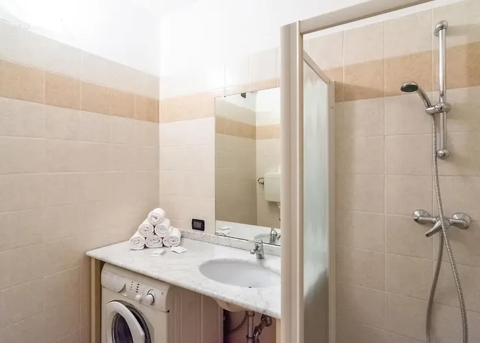 Modern In Sal With Swimming Pool * סאלו
