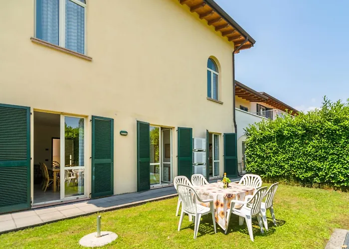 Modern In Sal With Swimming Pool