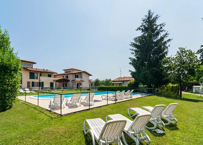 Modern In Sal With Swimming Pool