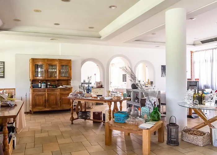 Modern In Sal With Swimming Pool דירה סאלו